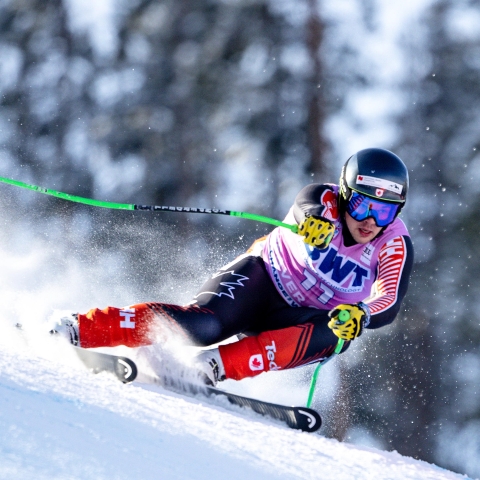 Lara Gut skiing 
