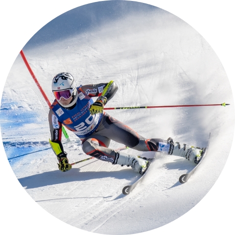 HEAD Skiing Racer Jumps at Hundschopf in Wengen